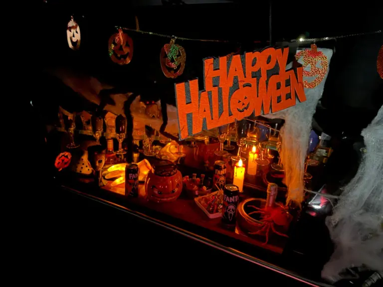 Halloween-Dekoration in einer STAR-7-Limousine
